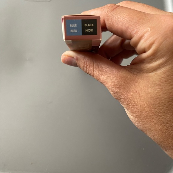 New CHELLA Dual Liquid Eyeliner Pearl in Pearl Black & Pearl Blue - Picture 12 of 12